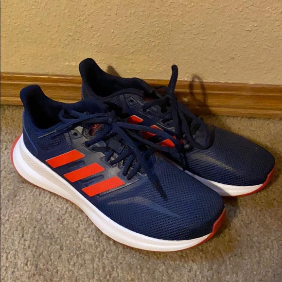 ADIDAS BIG BOY/GIRL size 6 Fits Me Big I’m 7.5/8. - Picture 1 of 5